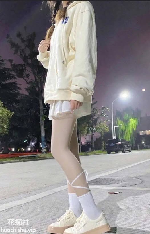 荷包蛋蛋 闺蜜教我的一字马喷水合集预览图03