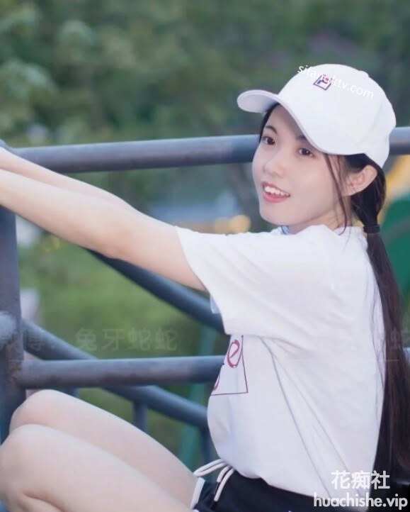 兔牙蛇蛇 抖音反差婊合集预览图05