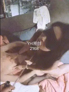 选择反差幼师穿着肉丝来3p 撸着老公的鸡鸡 被眼镜单男无套输出 12v+549M 反差幼师穿着肉丝来3p 撸着老公的鸡鸡预览图02