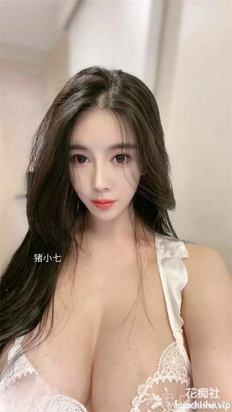 漫画身材颜值巨乳【猪小七】预览图06