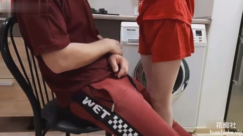 【Sexycikas】你见过会拐弯的鸡巴吗？白皙身材细腰翘臀筷子腿 洗衣机前无套后入预览图01