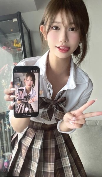 抖音反差女神【宥子oct9】最新定制道具自慰 穷人女神富人的母狗 661P+243V+1.87G [单体合集预览图17