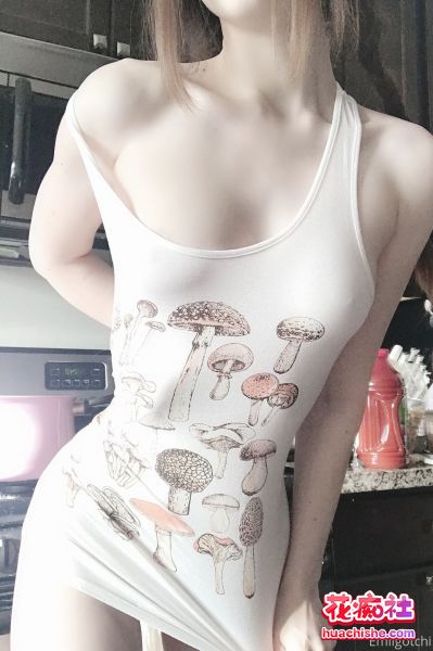 onlyfans清纯可爱cos女神emiigotchi 大尺度合集预览图02