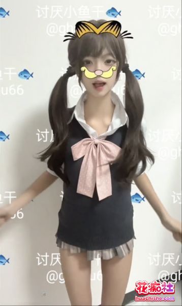 露脸了 新人萝莉舞姬 讨厌小鱼干 裸舞预览图01