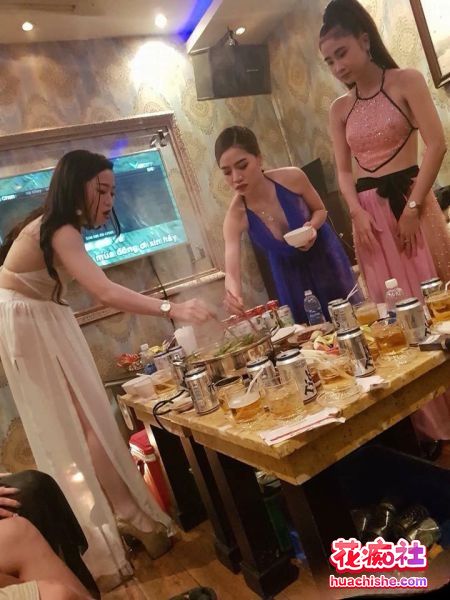 KTV酒吧淫乱场景 你眼中的女神为金主服务预览图09