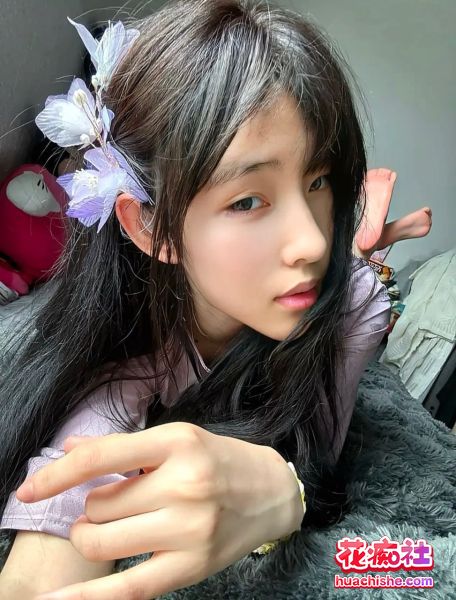 抖音极品高颜值学生妹 张人o 无水隐私流出预览图01