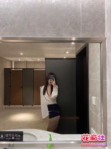 高颜值极品身材 芝芝Booty 榜一大哥3P预览图05