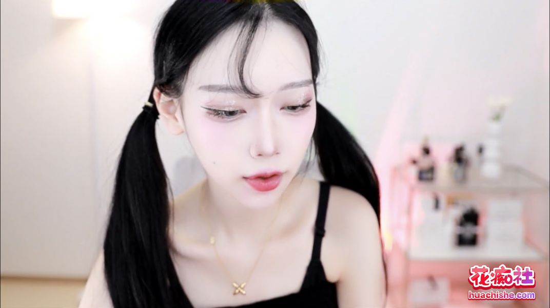 高颜值女同舌吻&美舌诱惑 合集预览图09