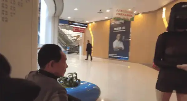 cikaimoon直接在点餐沙滩商场各种地方全裸露出预览图11