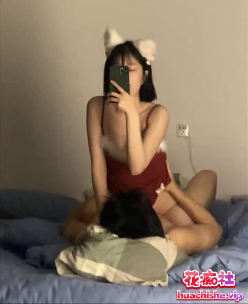 泄密流出❤️南京女大李俪与小男友自拍预览图01