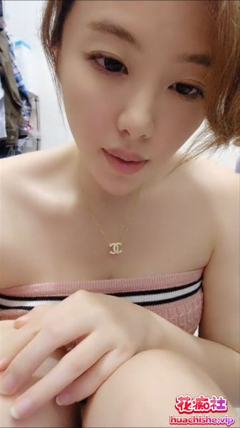 选择顶级裸舞女神 台湾小飘飘 极品钢管舞 218v203g 顶级裸舞女神 台湾小飘飘 极品钢管舞预览图03