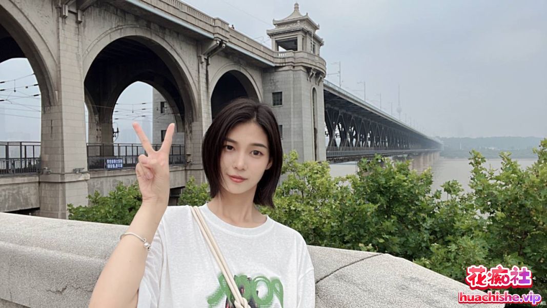 泄密流出❤️网络招聘模特套路裸体展示+洗澡 1v278m