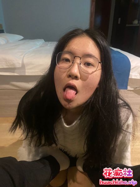 泄密私拍 骚婊眼镜教师喝主人圣水预览图03