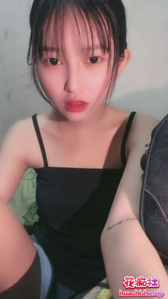 外网大神忽悠小美女脱光发骚自慰 合集预览图09