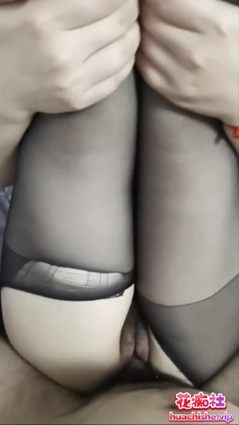 泄密 女神级的小姐姐换上黑丝和男友啪啪预览图01