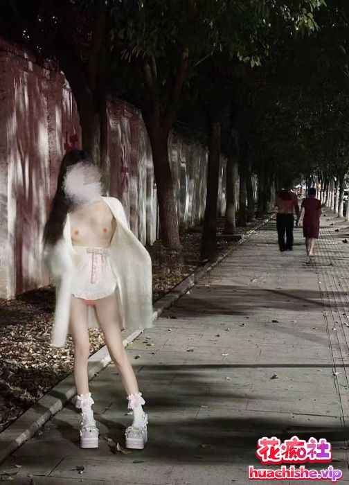 顶级Cos白虎萝莉 崽崽 露出自慰啪啪合集预览图10