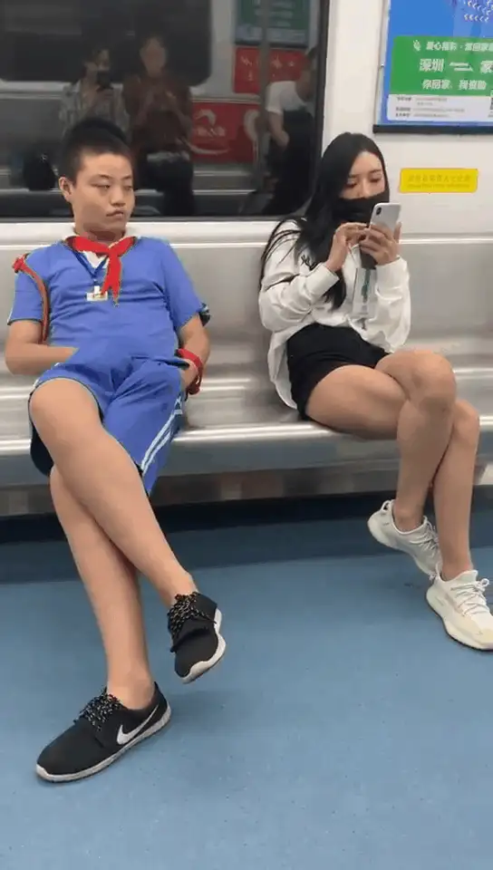 极品奇葩稀缺！大开眼界！各种直播走光露天小视频 533v16g