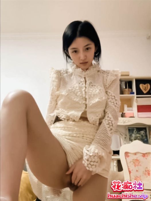 极品泄密 清纯嫩妹自慰给男友看预览图09