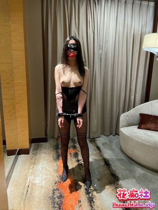甜甜圈 顶级反差婊人前露出预览图06