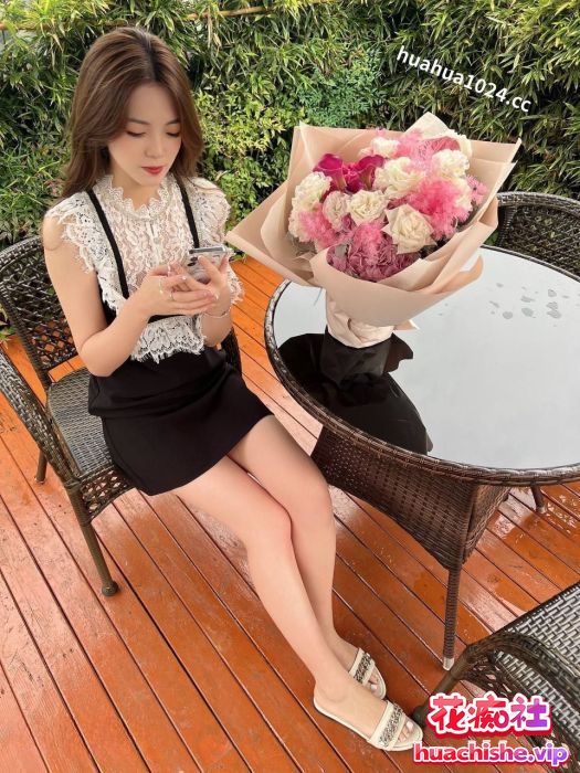 美女同事被大佬各种玩弄调教预览图02