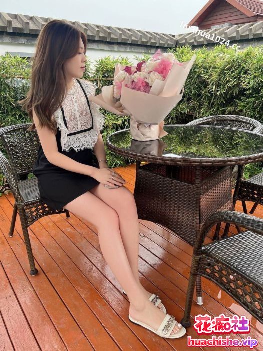 美女同事被大佬各种玩弄调教预览图04