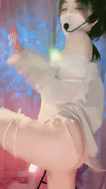 一帘丝雨 顶级巨乳舞姬各种情趣丝袜裸舞预览图02