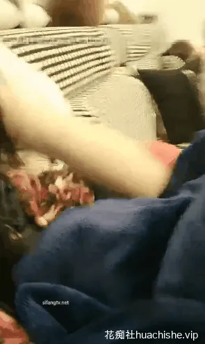 极品美少妇 骚玫瑰 在家人面前自慰高潮喷潮预览图09