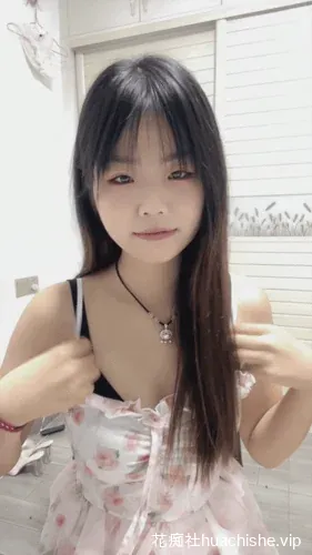 落落爱睡觉 甜美邻家虎牙嫩妹道具自慰直播预览图04