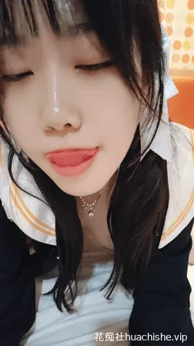 反差粉鲍眼镜嫩妹 曼z 直播视频预览图03