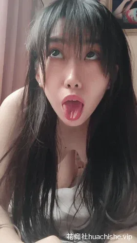 反差粉鲍眼镜嫩妹 曼z 直播视频预览图10