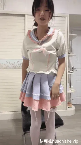 落落爱睡觉 甜美邻家虎牙嫩妹道具自慰直播预览图17