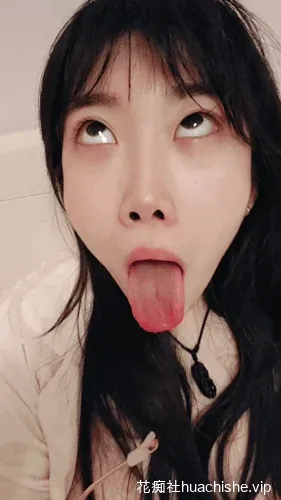 反差粉鲍眼镜嫩妹 曼z 直播视频预览图15