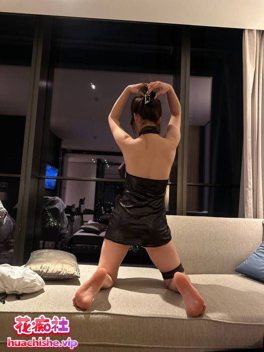 总在你背后TK 把极品女神调教成母狗给兄弟一起操预览图09