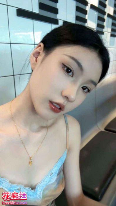 胆胆 露脸私拍自舔福利合集预览图08