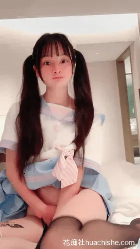 04年邻家萝莉 大眼睛双马尾萌妹预览图01