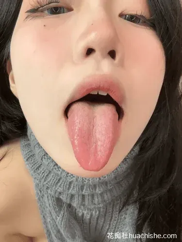 反差母狗wanoubaobao 舔脚舔奶自慰预览图03
