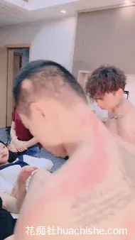 倾国倾城 极品嫩妹少妇多人无套乱交群P预览图08