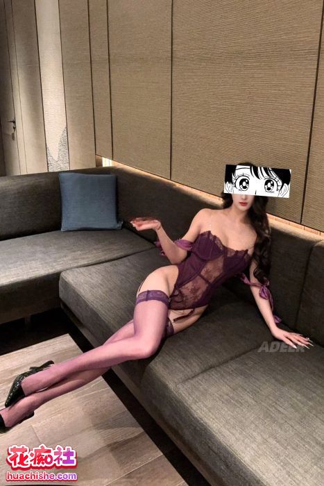 GivenchyAdeer 与闺蜜共事一夫性爱记录预览图11